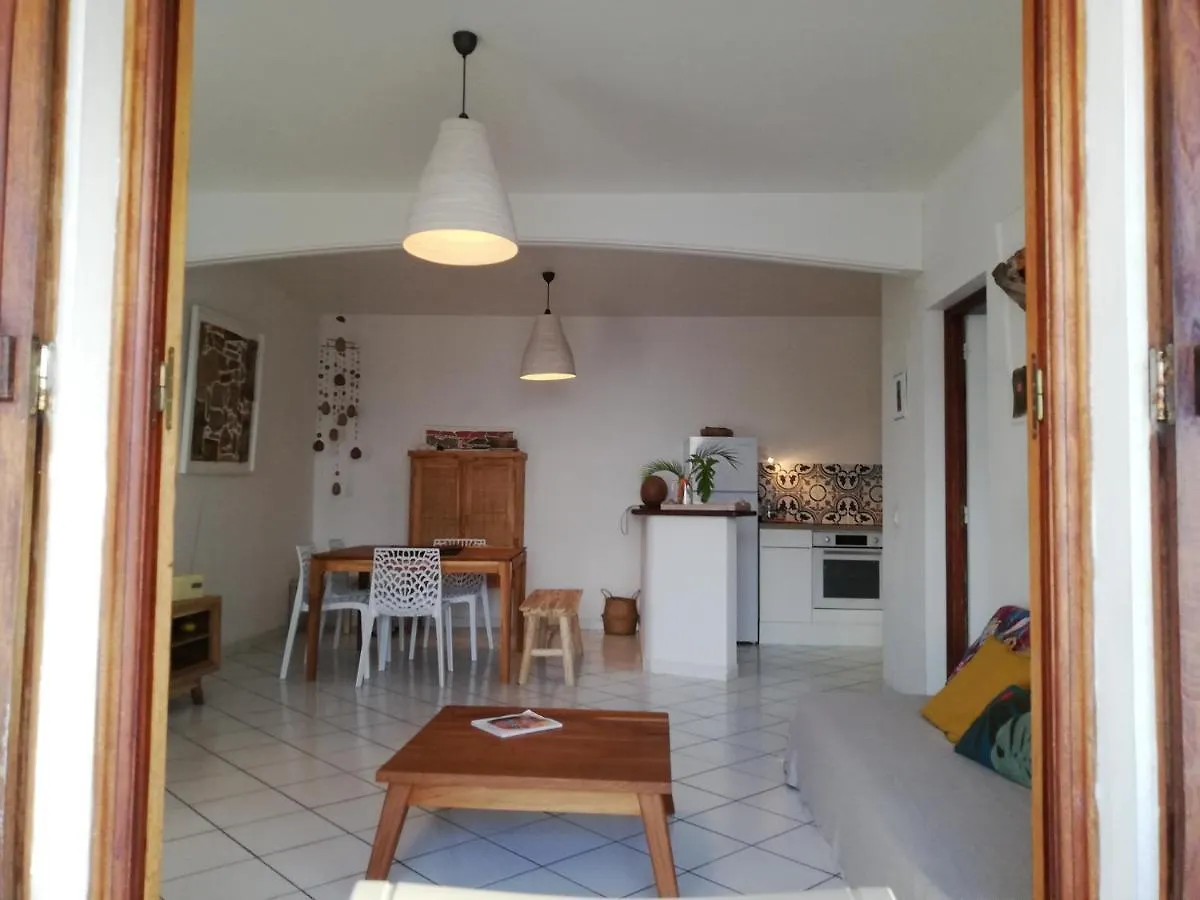 Roches Percees *** Villa Terre-De-Haut Vakantiehuis